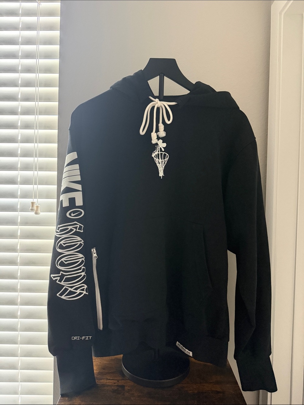 Nike Standard Issue Hoops Collection Dri-FIT Pullover Hoodie